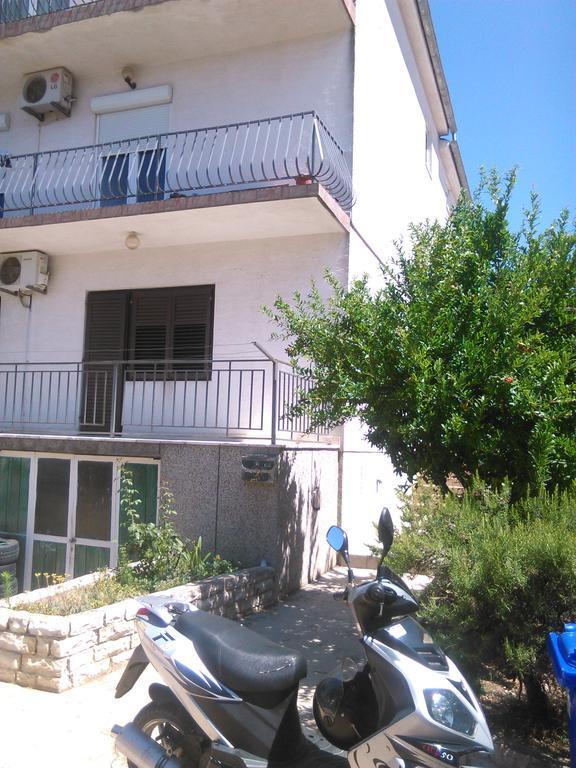 Apartmani Kapitanovic Biograd Na Moru Kültér fotó