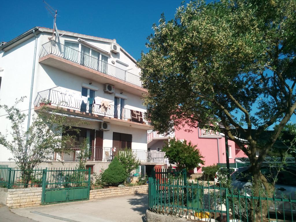 Apartmani Kapitanovic Biograd Na Moru Kültér fotó
